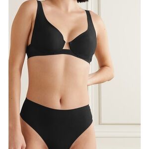 Skims Naked plunge bra